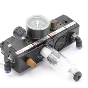 1x: 0821300901 + 2:0821300300 Regulator ciśnienia z manometrem 3x: 0821300926 4x:0821300920